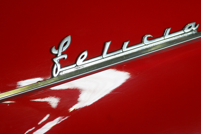 Illustration for article titled 17 Gorgeous Hood Ornaments That Defined These Classic Cars